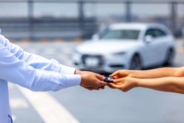 実は法人名義の車に多い！リース契約