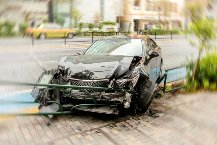 事故歴や修復歴のある車を買取り査定する際の注意点とは？