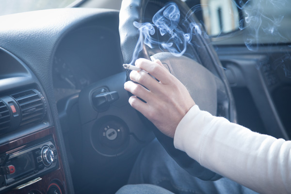 車内でタバコを吸いたい場合の対策