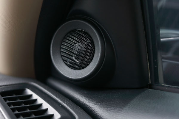 音にこだわりがある方ほどスピーカーを交換する