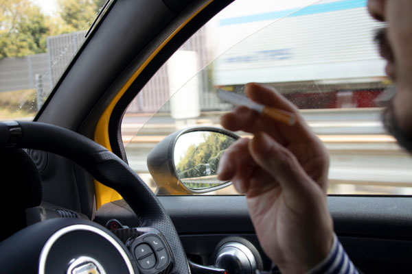 車内でのタバコは買取り査定で減額になりやすい